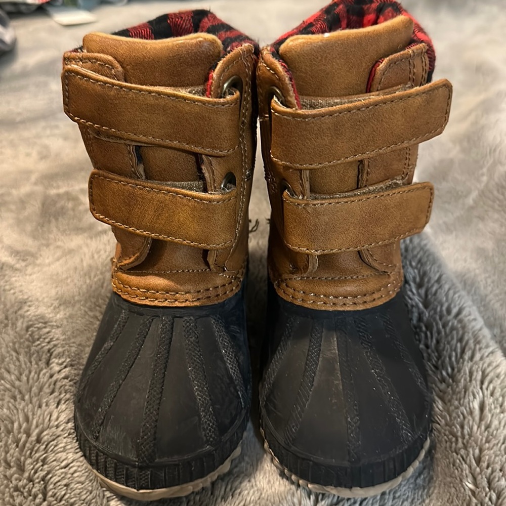 Almost brand new Gap toddler winter/snow boots! Size 7/8